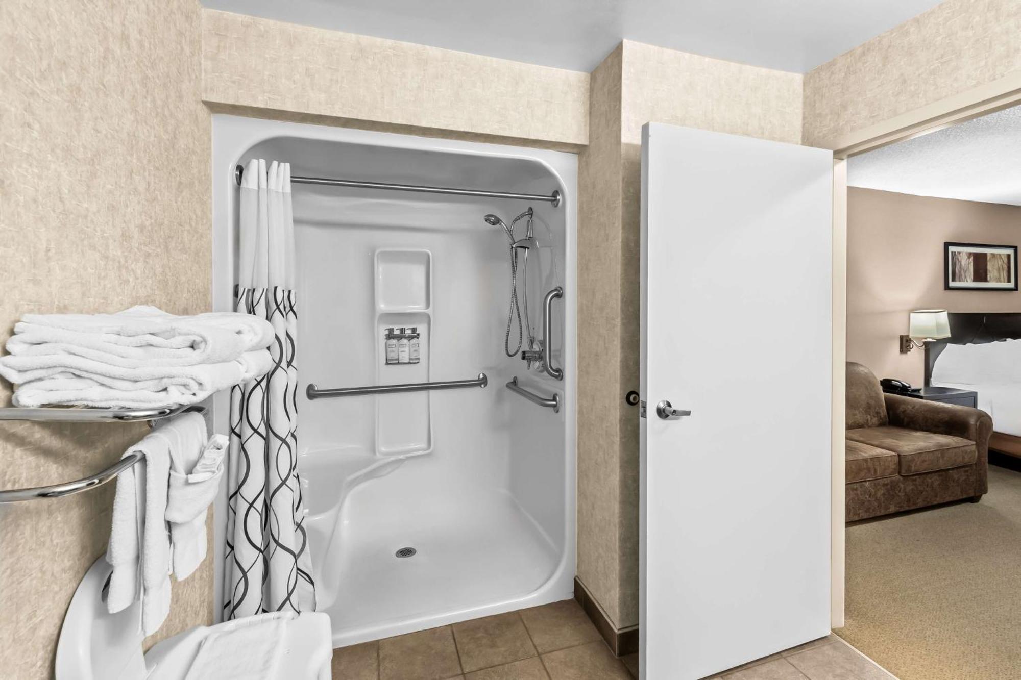 Heartland & Suites, Surestay Collection By Western Hotel 2*