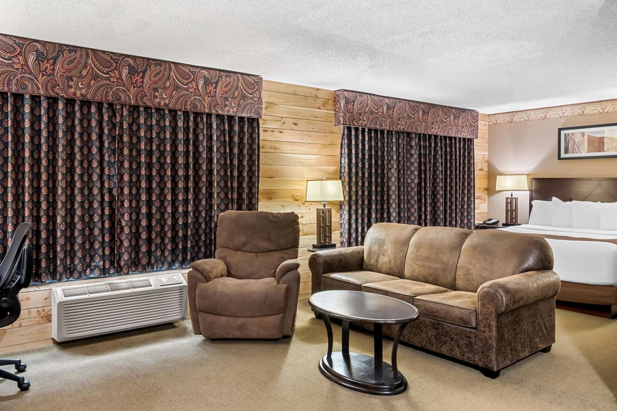 Hotel Heartland & Suites, Surestay Collection By Western 2*