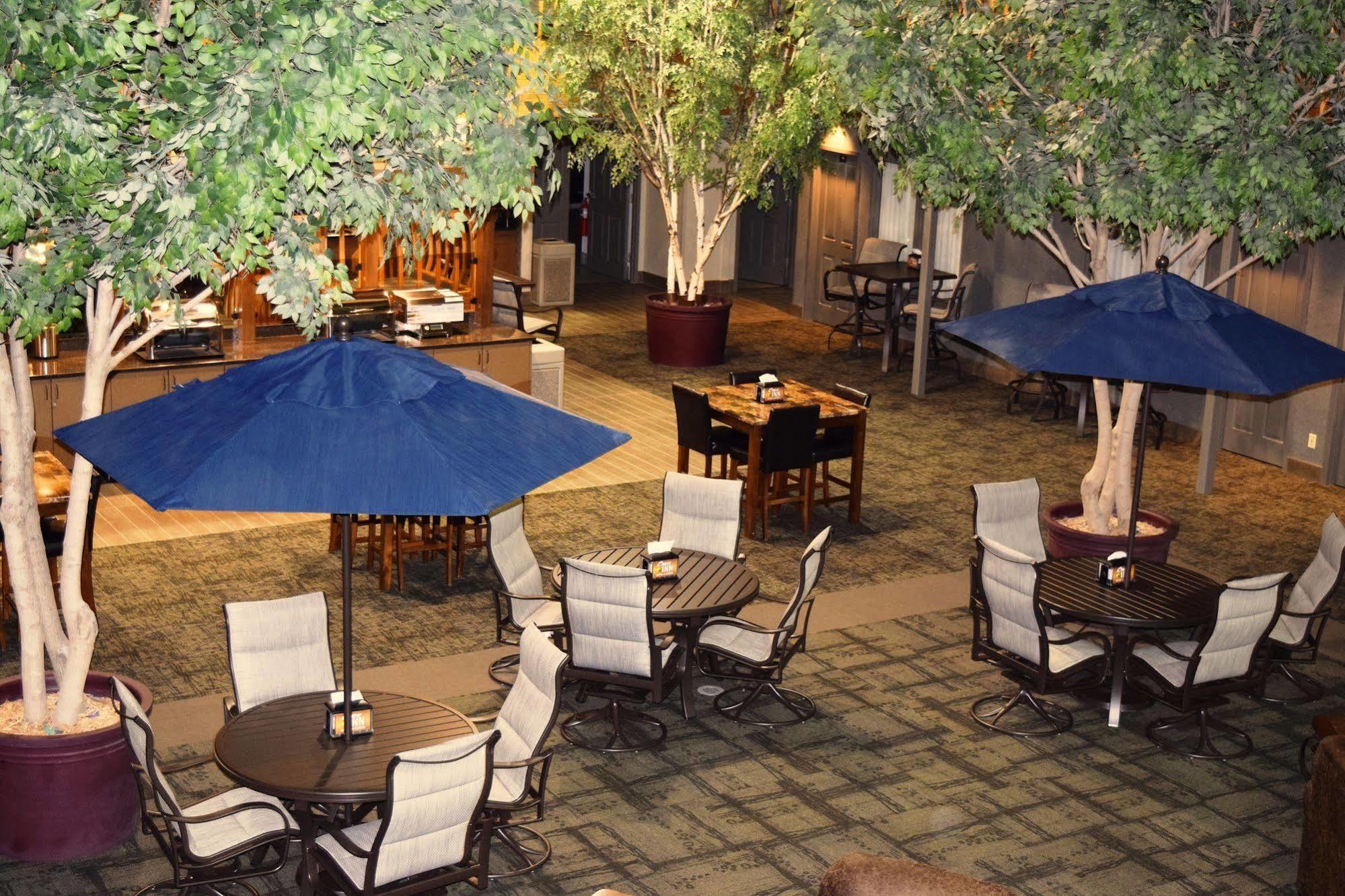 Hotel Heartland & Suites, Surestay Collection By Western 2*