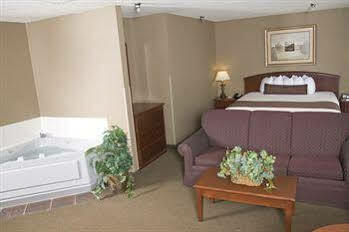 Hotel Heartland & Suites, Surestay Collection By Western 2*